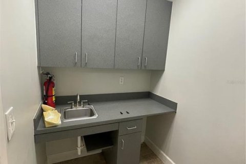 Immobilier commercial à louer à Orlando, Floride: 80.45 m2 № 2408514 - photo 6