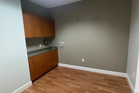 Immobilier commercial à louer à Orlando, Floride: 80.45 m2 № 2408514 - photo 9
