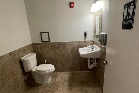 Immobilier commercial à louer à Orlando, Floride: 80.45 m2 № 2408514 - photo 11