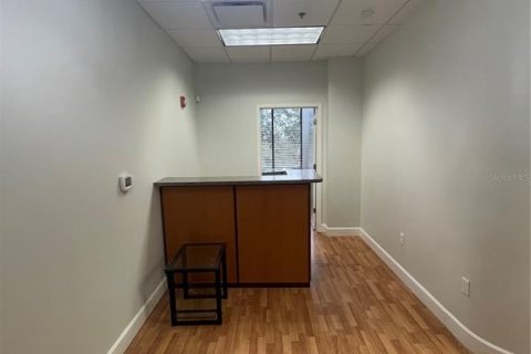 Immobilier commercial à louer à Orlando, Floride: 80.45 m2 № 2408514 - photo 4