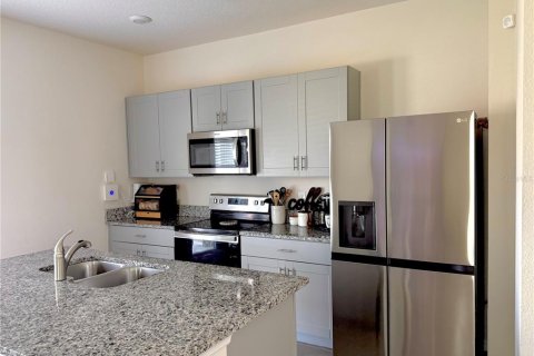 Townhouse in New Smyrna Beach, Florida 3 bedrooms, 149.94 sq.m. № 2100452 - photo 4