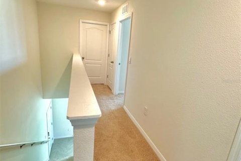 Townhouse in New Smyrna Beach, Florida 3 bedrooms, 149.94 sq.m. № 2100452 - photo 6