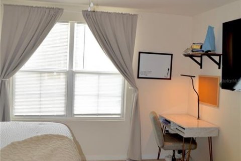 Townhouse in New Smyrna Beach, Florida 3 bedrooms, 149.94 sq.m. № 2100452 - photo 10