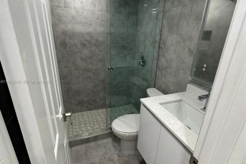 Touwnhouse à louer à Miami, Floride: 2 chambres, 76.46 m2 № 1976626 - photo 4