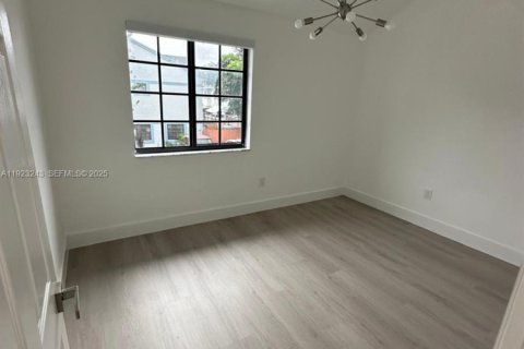 Touwnhouse à louer à Miami, Floride: 2 chambres, 76.46 m2 № 1976626 - photo 5