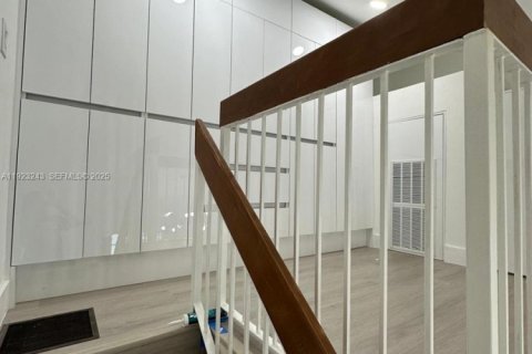 Touwnhouse à louer à Miami, Floride: 2 chambres, 76.46 m2 № 1976626 - photo 6