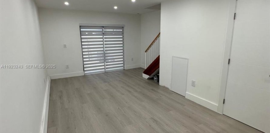 Touwnhouse à Miami, Floride 2 chambres, 76.46 m2 № 1976626