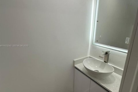 Touwnhouse à louer à Miami, Floride: 2 chambres, 76.46 m2 № 1976626 - photo 2