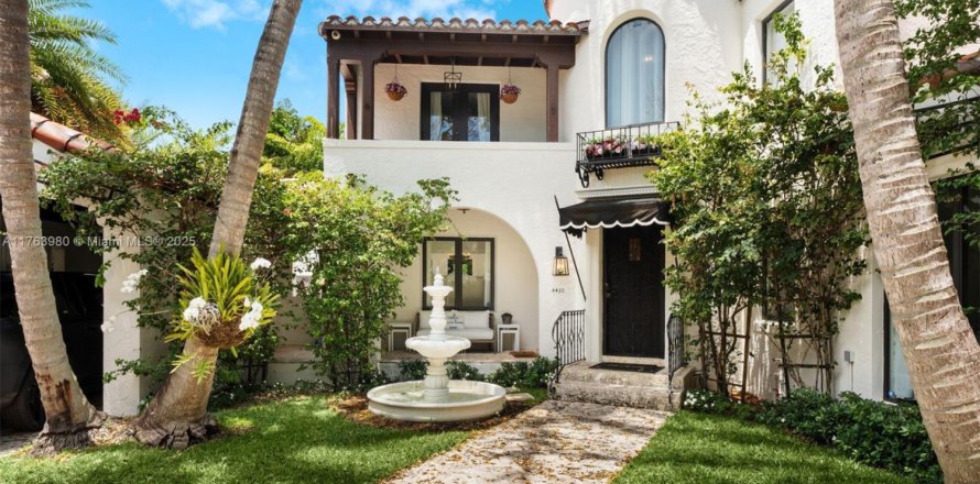 Villa ou maison à Miami Beach, Floride 5 chambres, 332.68 m2 № 1714538