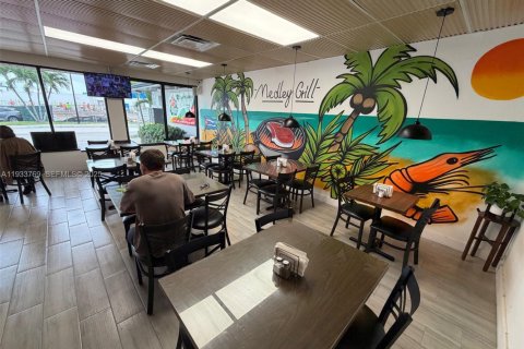 Propiedad comercial en venta en Miami, Florida № 1992043 - foto 8