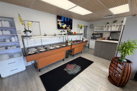 Propiedad comercial en venta en Miami, Florida № 1992043 - foto 7