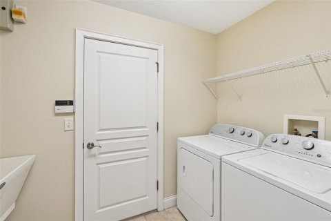 House in Mount Dora, Florida 4 bedrooms, 216.56 sq.m. № 1813578 - photo 20