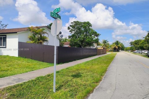 Villa ou maison à vendre à Homestead, Floride: 3 chambres, 114.27 m2 № 2076367 - photo 6