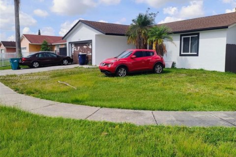 Villa ou maison à vendre à Homestead, Floride: 3 chambres, 114.27 m2 № 2076367 - photo 3