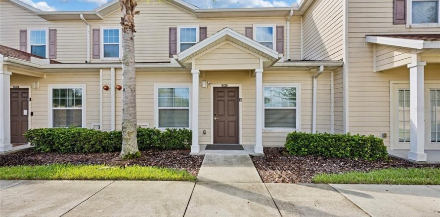 Adosado en Kissimmee, Florida 3 dormitorios, 120.77 m2 № 2214899
