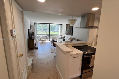 Condo in Aventura, Florida, 1 bedroom  № 1970631 - photo 2