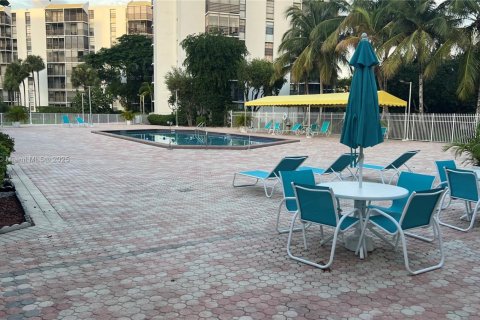 Condo in Aventura, Florida, 1 bedroom  № 1970631 - photo 10