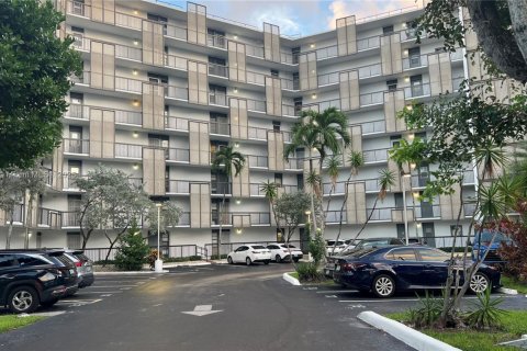 Condo in Aventura, Florida, 1 bedroom  № 1970631 - photo 1