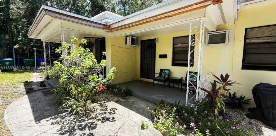 House in Miami, Florida 3 bedrooms, 123.65 sq.m. № 1888386