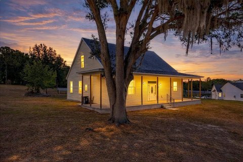 Villa ou maison à Dade City, Floride 4 chambres, 228.54 m2 № 2127708