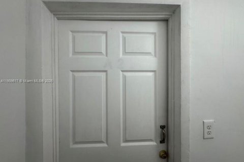 Купить коммерческую недвижимость в Майами, Флорида 163.88м2, № 1971478 - фото 21