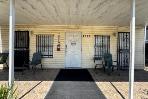 Купить коммерческую недвижимость в Майами, Флорида 163.88м2, № 1971478 - фото 2