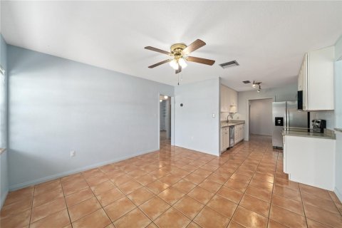 House in Orlando, Florida 3 bedrooms, 140.19 sq.m. № 1821227 - photo 6