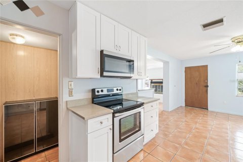 House in Orlando, Florida 3 bedrooms, 140.19 sq.m. № 1821227 - photo 5
