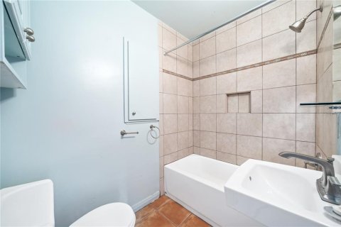 House in Orlando, Florida 3 bedrooms, 140.19 sq.m. № 1821227 - photo 8
