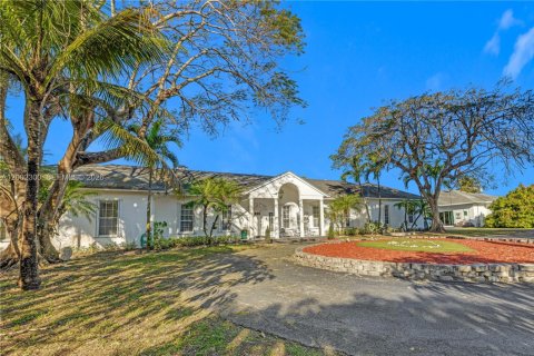 Коммерческая недвижимость в Хомстед, Флорида № 2067718