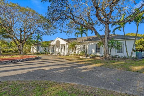 Купить коммерческую недвижимость в Хомстед, Флорида № 2067718 - фото 3