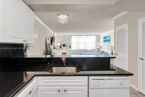 Copropriété à louer à Hollywood, Floride: 54.81 m2 № 1953056 - photo 9