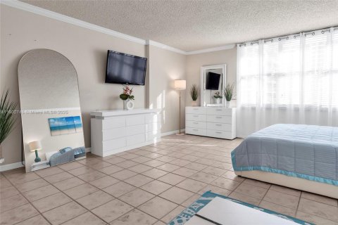 Copropriété à louer à Hollywood, Floride: 54.81 m2 № 1953056 - photo 13