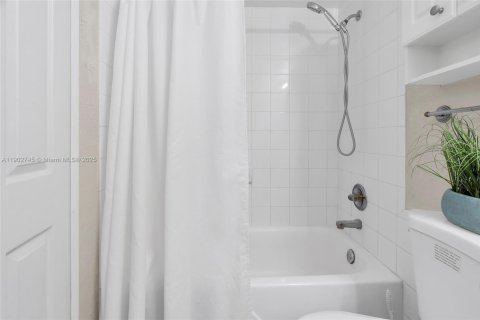 Copropriété à louer à Hollywood, Floride: 54.81 m2 № 1953056 - photo 20