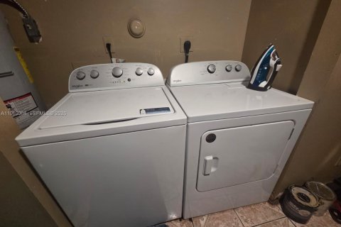 Casa en venta en Dania Beach, Florida, 3 dormitorios, 127.74 m2 № 2031862 - foto 30