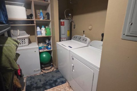 Casa en venta en Dania Beach, Florida, 3 dormitorios, 127.74 m2 № 2031862 - foto 2