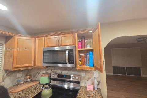 Casa en venta en Dania Beach, Florida, 3 dormitorios, 127.74 m2 № 2031862 - foto 4