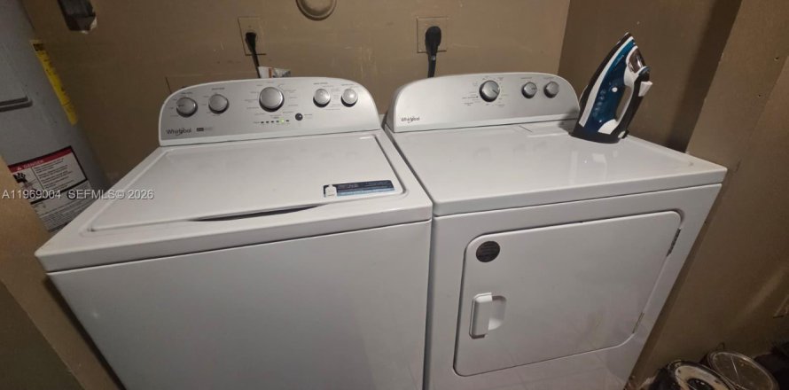 Casa en Dania Beach, Florida 3 dormitorios, 127.74 m2 № 2031862