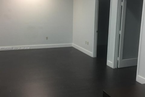 Propiedad comercial en venta en Miami Lakes, Florida № 2031803 - foto 2