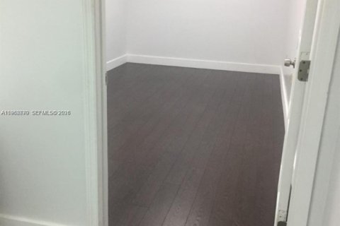 Propiedad comercial en venta en Miami Lakes, Florida № 2031803 - foto 3