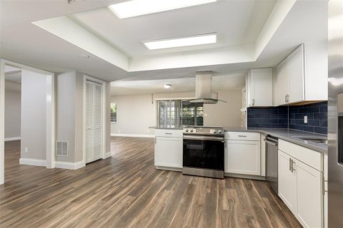 House in Altamonte Springs, Florida 3 bedrooms, 218.69 sq.m. № 2231296 - photo 8