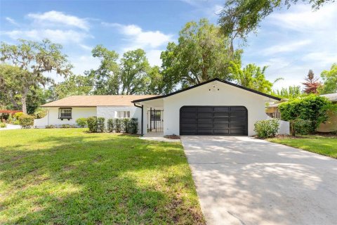 House in Altamonte Springs, Florida 3 bedrooms, 218.69 sq.m. № 2231296