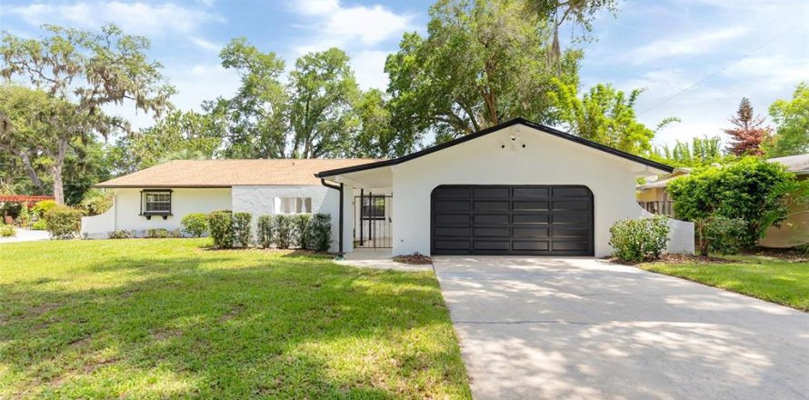 House in Altamonte Springs, Florida 3 bedrooms, 218.69 sq.m. № 2231296
