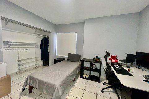 Commercial property in Miami, Florida 217.67 sq.m. № 1990668 - photo 27