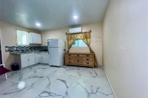 Commercial property in Miami, Florida 217.67 sq.m. № 1990668 - photo 29