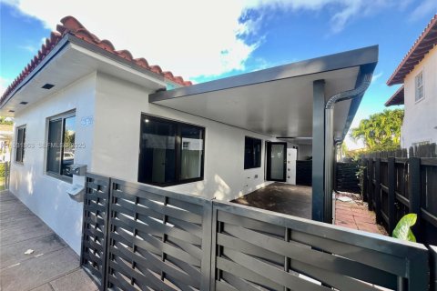 Commercial property in Miami, Florida 217.67 sq.m. № 1990668 - photo 8