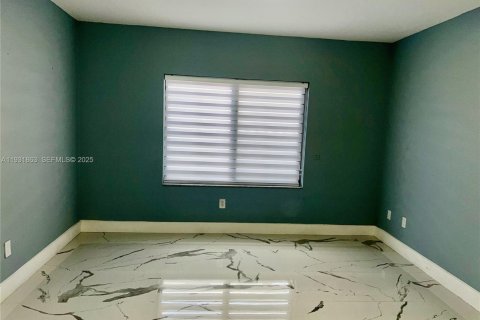 Commercial property in Miami, Florida 217.67 sq.m. № 1990668 - photo 22