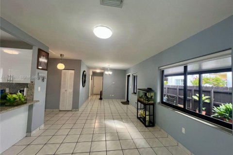 Commercial property in Miami, Florida 217.67 sq.m. № 1990668 - photo 13