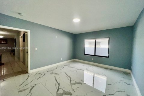 Commercial property in Miami, Florida 217.67 sq.m. № 1990668 - photo 20