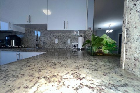 Commercial property in Miami, Florida 217.67 sq.m. № 1990668 - photo 17